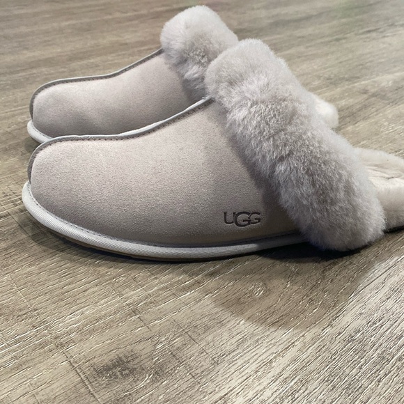 Uggs slippers. Grey - Picture 1 of 4